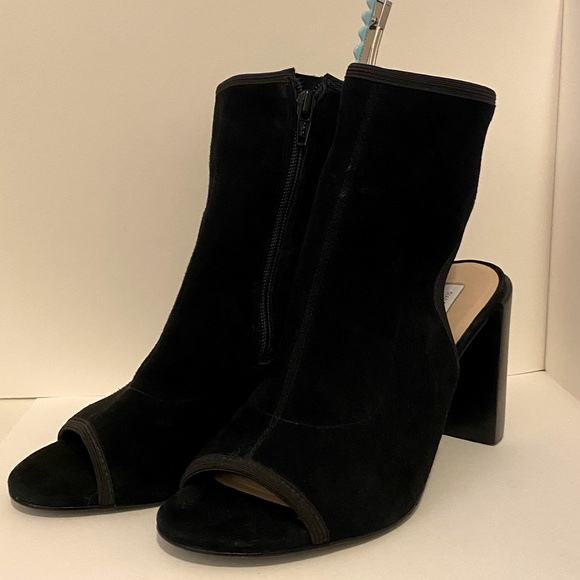 Black suede peep toe booties 🖤 - Picture 2 of 6